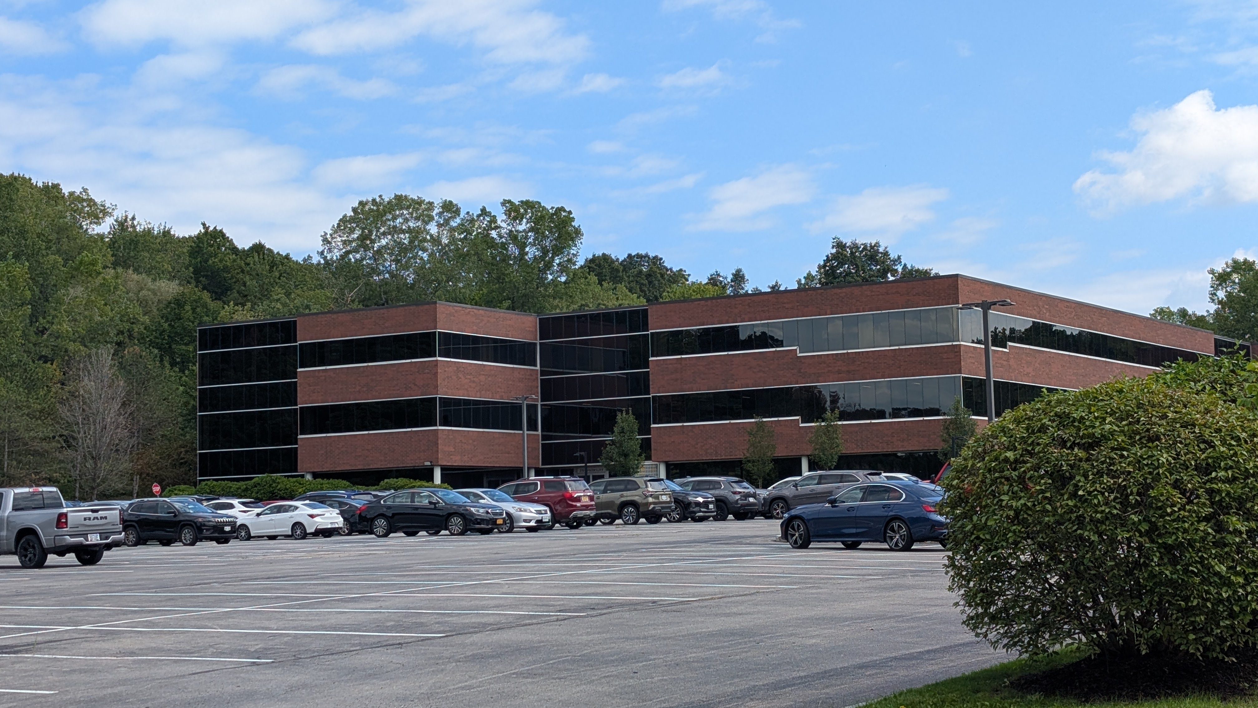 Woodcliff Office Park exterior LED parking lot lighting project